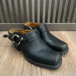 FRYE ハーネスリングMULE FRYE Belted Harness Mule Tan Leather Slip On Boots Clogs